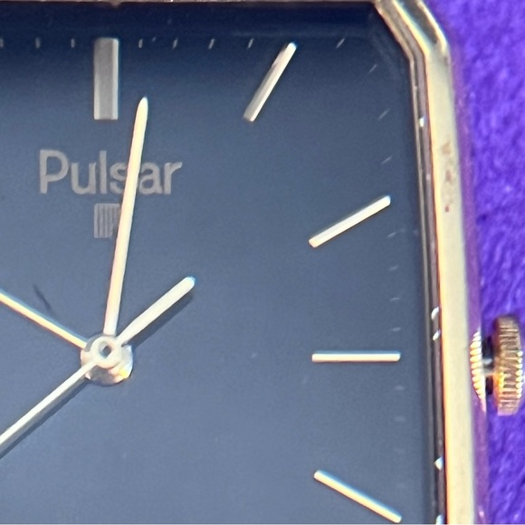 Vintage Pulsar Brushed Gold Toned Chamfer Tank Watch - Picture 16 of 16